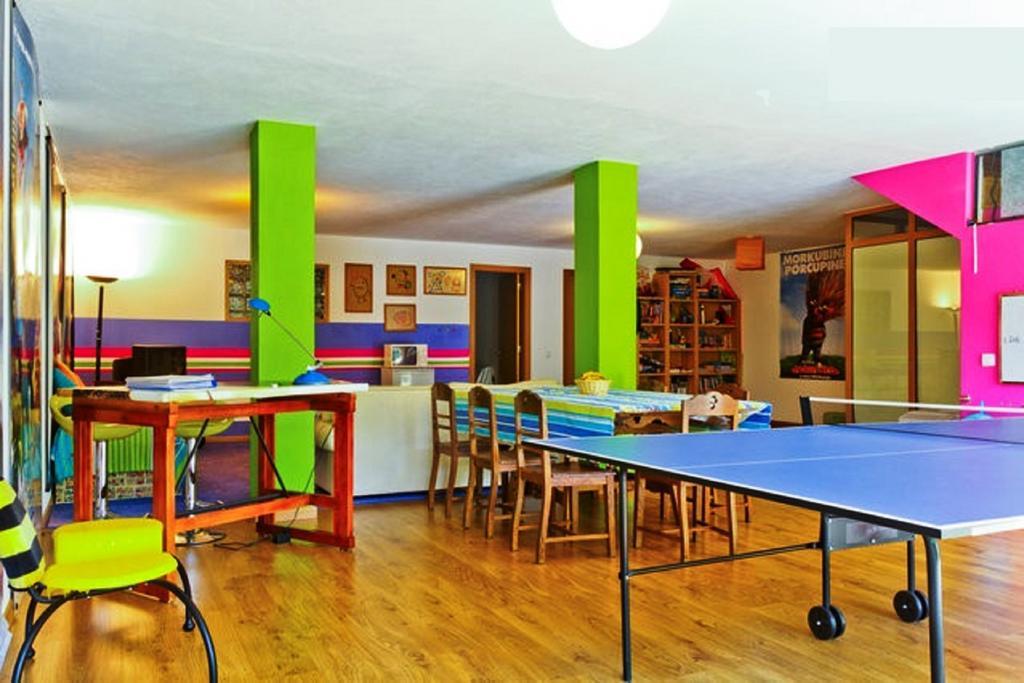 Coloured Studio FAO Room photo