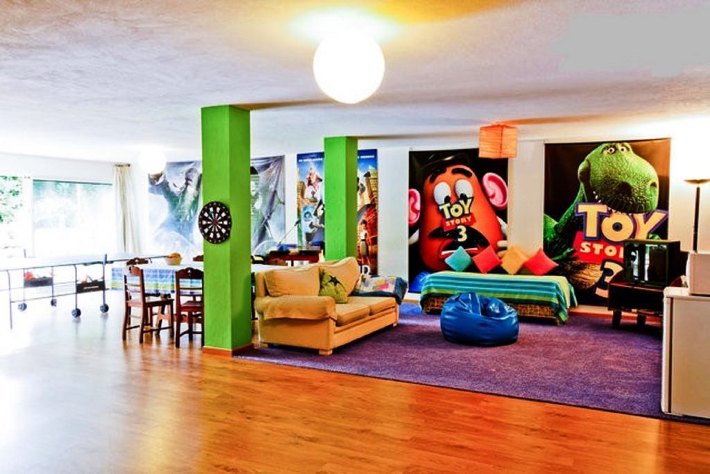 Coloured Studio FAO Room photo